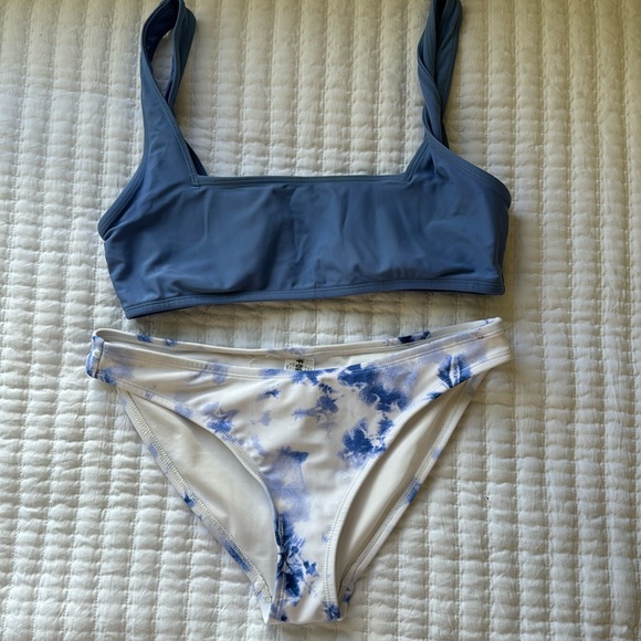 Bikini - Picture 1 of 1